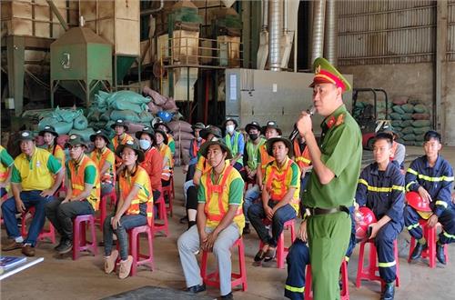 Đắk Nông: Tuyên truyền, huấn luyện, bồi dưỡng nghiệp vụ PCCC và CNCH tại Nhà máy cà phê sinh thái Toàn Hằng