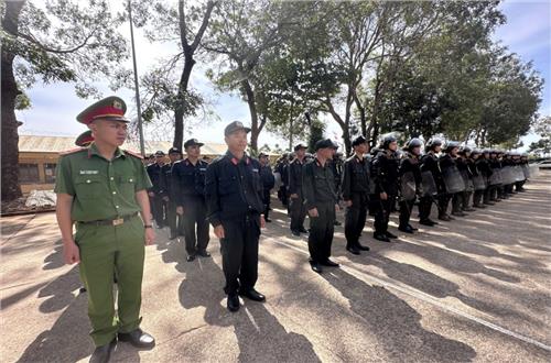 Lực lượng Cảnh sát cơ động sẵn sàng chiến đấu bảo vệ ANTT cho Nhân dân vui Xuân, đón Tết