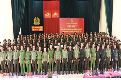 Công an Đắk Nông gặp mặt, động viên chiến sĩ huấn luyện tại Trung đoàn Cảnh sát Cơ động Tây Nguyên