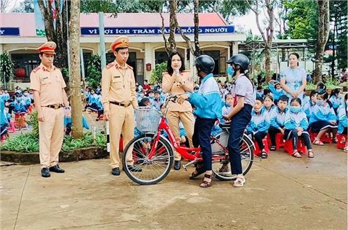 Đắk Nông: Công an thành phố Gia Nghĩa bảo đảm trật tự an toàn giao thông để Nhân dân vui Xuân, đón Tết an toàn