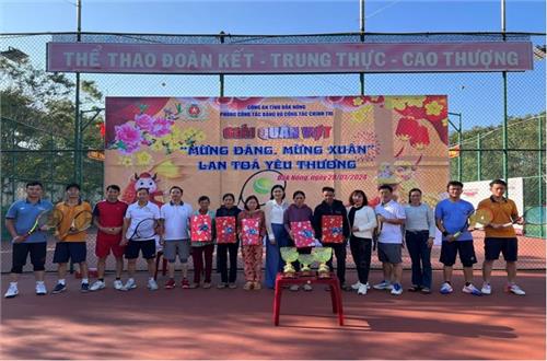 Phòng Công tác đảng và Công tác Chính trị tổ chức giải quần vợt “Mừng Đảng, Mừng Xuân – Lan tỏa yêu thương”