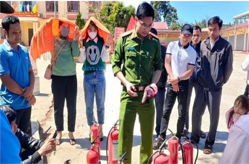 Đắk Nông: Công an huyện Đắk Glong tập huấn cấp giấy chứng nhận huấn luyện về PCCC cho lực lượng PCCC ở cơ sở