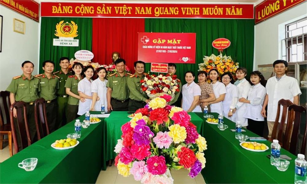 Lãnh đạo công an tỉnh thăm chúc mừng ngày thầy thuốc Việt Nam