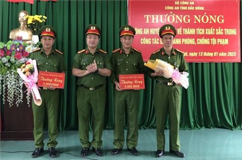 Đắk Nông: Khen thưởng Công an huyện Cư Jút liên tiếp triệt phá nhiều vụ tàng trữ, mua bán trái phép pháo nổ