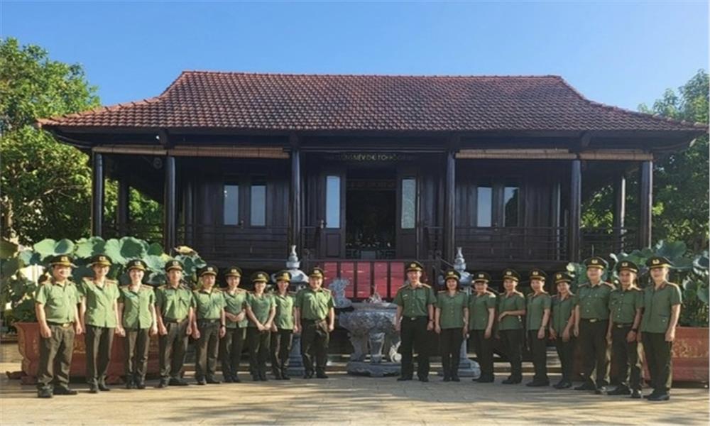 Phòng Hồ sơ nghiệp vụ, Công an tỉnh Đăk Nông tổ chức các hoạt động  kỷ niệm 67 năm Ngày truyền thống lực lượng Hồ sơ nghiệp vụ CAND (27/3/1957 - 27/3/2024)