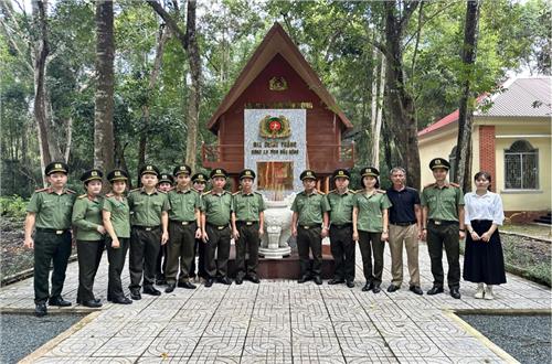 Cụm thi đua số 1 – Công an tỉnh Đắk Nông tổ chức chương trình về nguồn tại Khu di tích Căn cứ Ban An ninh Trung ương Cục miền Nam