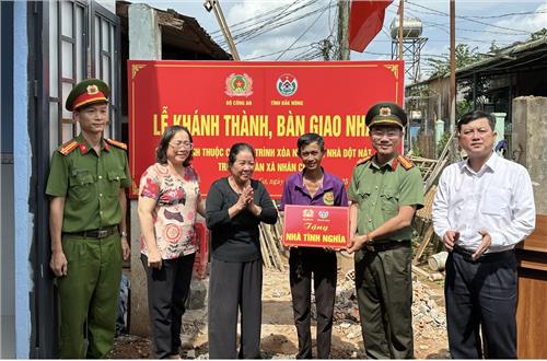 Khánh thành nhà ở theo chương trình “xóa nhà tạm, nhà dột nát” tại Thôn 3, xã Nhân Cơ