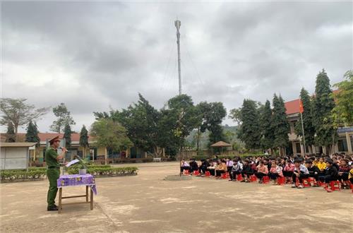 Công an xã Long Sơn tăng cường tuyên truyền phòng chống pháo nổ trong dịp tết Giáp Thìn 2024”