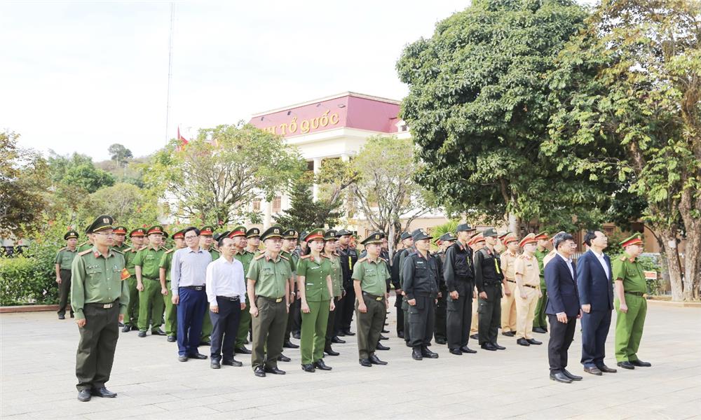 Đồng chí Bí thư Tỉnh ủy, Trưởng đoàn đại biểu quốc hội tỉnh chúc Tết Lãnh đạo, cán bộ, chiến sỹ Công an tỉnh Đắk Nông