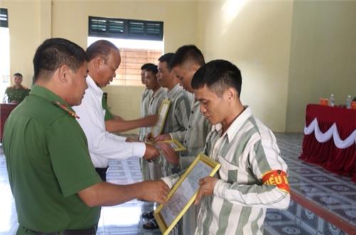Trại giam Đắk Plao công bố quyết định đặc xá cho phạm nhân