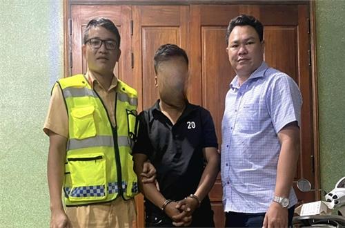 CSGT Công an Đắk Nông bắt giữ 01 nghi phạm liên quan đến vụ lừa đảo chiếm đoạt tài sản.