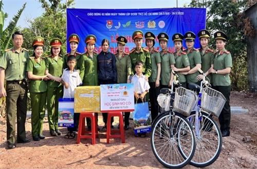 Ý nghĩa, nhân văn công trình “Mẹ đỡ đầu” và “Ngôi nhà hạnh phúc” của Hội phụ nữ Công an Đắk Nông