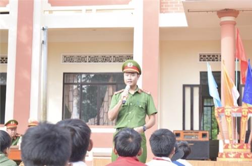 Đắk Mil: Công an xã Đắk N'drot tổ chức tuyên truyền, giáo dục pháp luật cho học sinh trường THCS Lê Lợi