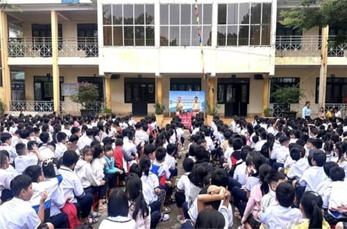 Sôi nổi hoạt động ngoại khóa tuyên truyền an toàn giao thông cho học sinh Trường Tiểu học Võ Thị Sáu (TP.Gia Nghĩa)