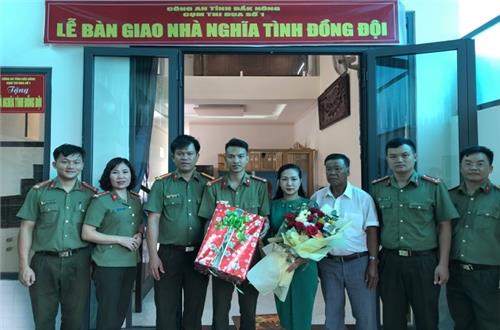 Cụm thi đua số 1 Công an Đắk Nông bàn giao nhà nghĩa tình đồng đội cho cán bộ Công an có hoàn cảnh khó khăn