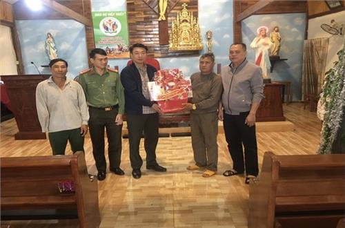 Công an huyện Đắk Song thăm, chúc mừng các cơ sở tôn giáo nhân dịp lễ Giáng sinh năm 2023