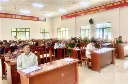Công an xã Đắk Som Triển khai tổ chức lấy ý kiến về dự thảo Nghị quyết sửa đổi, bổ sung một số điều của Hiến pháp năm 2013
