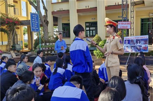 Đắk Nông – Nâng cao ý thức chấp hành pháp luật về an toàn giao thông cho học sinh trung học cơ sở