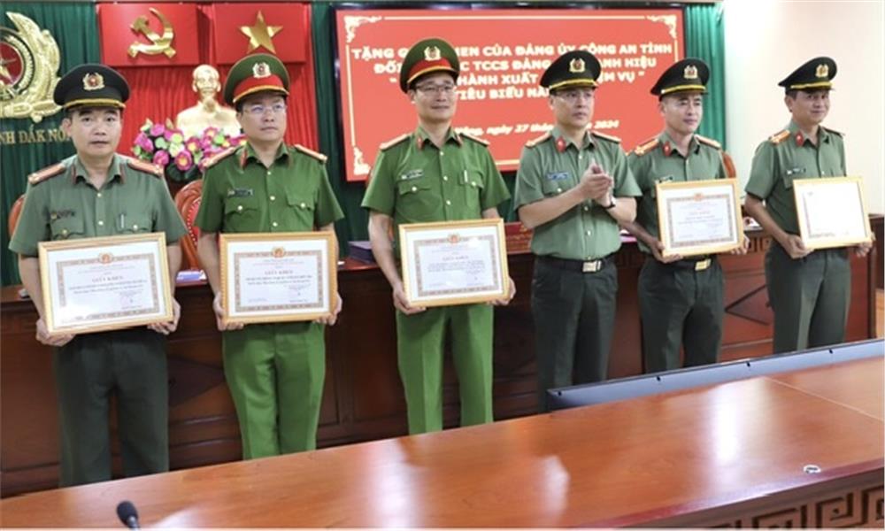 Nhiều tổ chức cơ sở đảng và đảng viên thuộc Đảng bộ Công an tỉnh Đắk Nông được khen thưởng