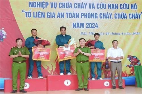 Sôi nổi Hội thi nghiệp vụ chữa cháy và CNCH các tổ liên gia an toàn PCCC tại huyện Đắk Mil