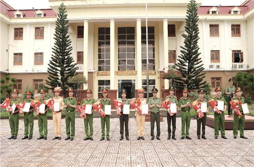Bộ Công an thưởng đột xuất cho 12 đơn vị thuộc Công an tỉnh Đắk Nông