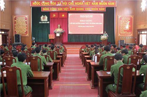 CÔNG AN TỈNH ĐẮK NÔNG KHAI GIẢNG LỚP BỒI DƯỠNG NHẬN THỨC VỀ ĐẢNG NĂM 2025