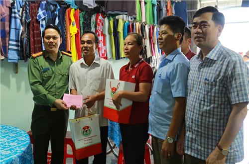 Giám đốc Công an tỉnh Đắk Nông thăm, tặng quà gia đình chính sách nhân Ngày Thương binh, Liệt sĩ 27/7