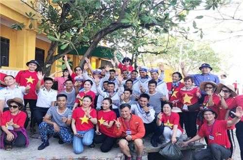 III - Thiêng liêng hai tiếng Quê hương