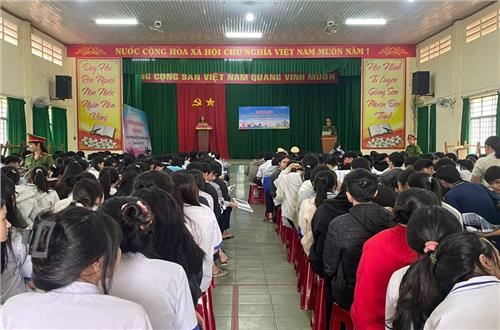 Công an phường Nghĩa Thành tuyên truyền phòng chống ma tuý, thuốc lá điện tử, bạo lực học đường cho học sinh