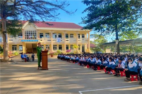 Công an huyện Đắk R’lấp tăng cường công tác tuyên truyền phòng, chống pháo nổ trong học đường dịp Tết Nguyên đán Ất Tỵ 2025