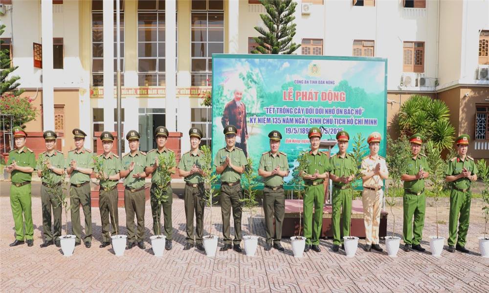 Công an tỉnh Đắk Nông tổ chức các hoạt động kỷ niệm 135 năm Ngày sinh Chủ tịch Hồ Chí Minh