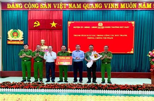 Công an huyện Đắk R’Lấp tổ chức Hội nghị tổng kết công tác công an năm 2023 và phát động phong trào thi đua “Vì an ninh Tổ quốc” năm 2024