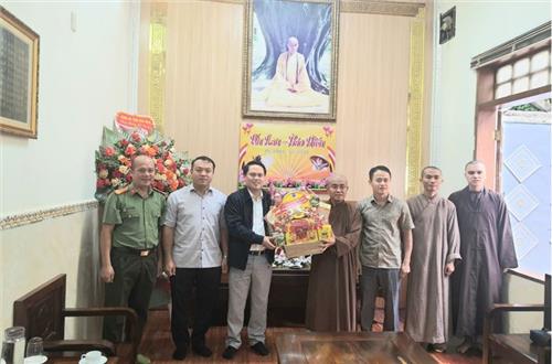Công an tỉnh Đắk Nông thăm, chúc mừng các chức sắc Phật giáo nhân lễ Vu lan 2022