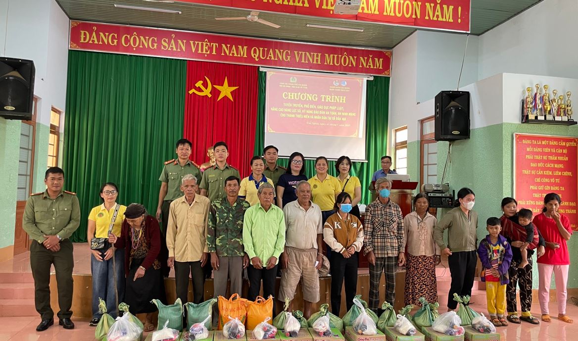 CÔNG AN GIA NGHĨA ĐƯA PHÁP LUẬT VỀ VÙNG ĐỒNG BÀO DÂN TỘC THIỂU SỐ