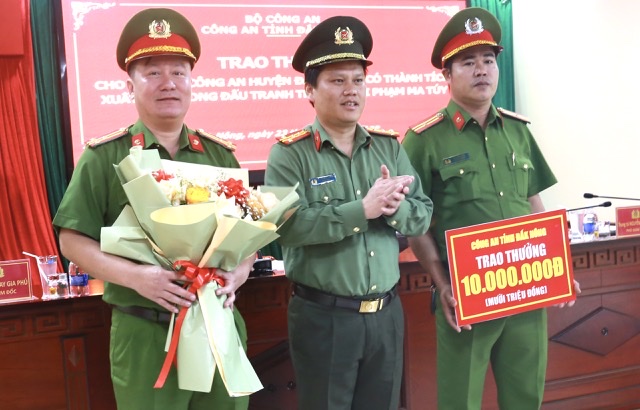 Đắk Nông:  Khen thưởng Công an huyện Đắk Glong đấu tranh triệt phá vụ ma túy với số lượng lớn